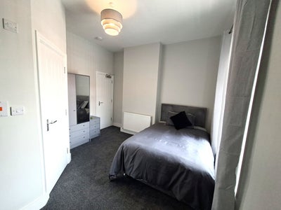 Ensuite double Room in a Shared House Main Photo