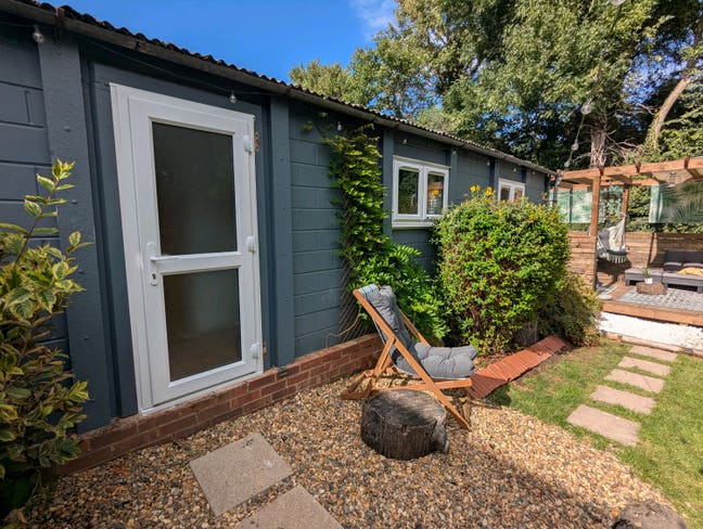 🌿 Private En-Suite Garden Studio – Ideal for Prof Main Photo
