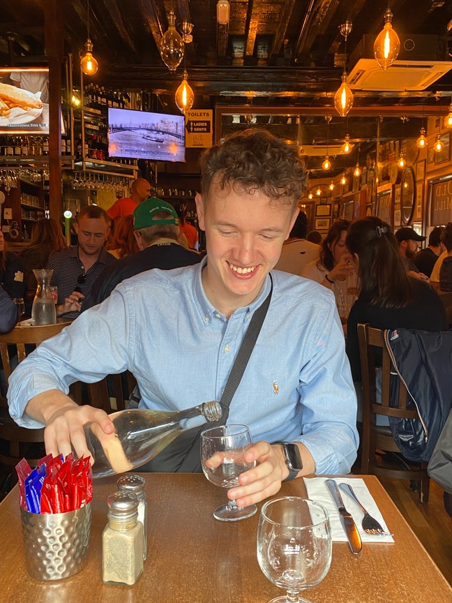 Laboratory Manager looking for a Room Main Photo