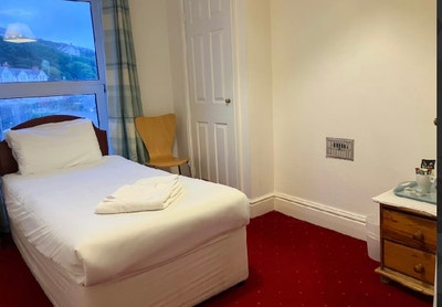 Single room with basin and toilet Main Photo