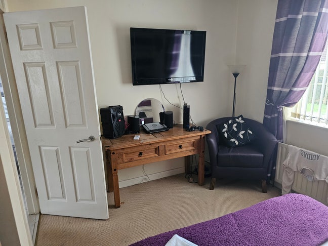 Hi im graham very easy going.  Main Photo