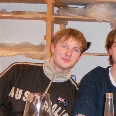 Hello, looking for room in London house share Main Photo