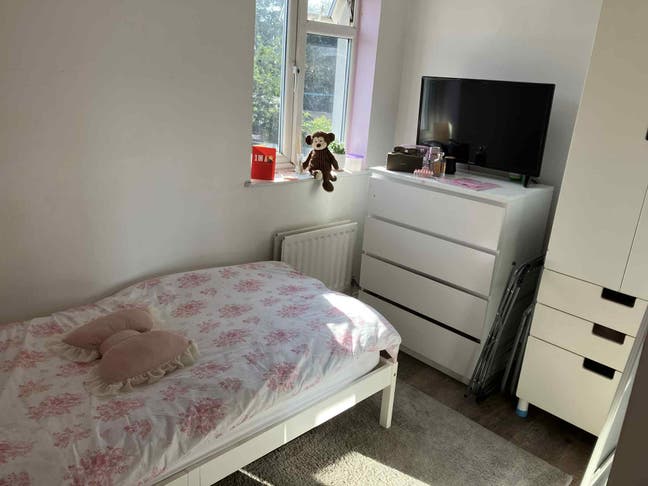 Single Room Near Heathrow-Perfect for Cabin Crew Main Photo