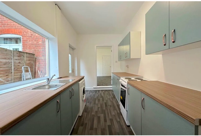 Rooms in Fully Refurbished House Main Photo