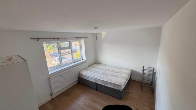 Room available in shared house Main Photo