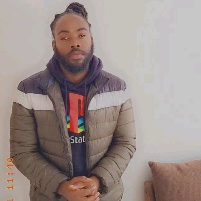 Professional Male seeks a single or double room Main Photo