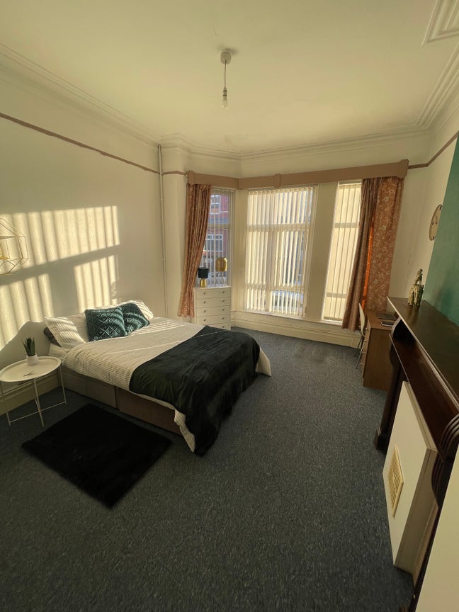 Large room in Victoria Park! Bills included Main Photo