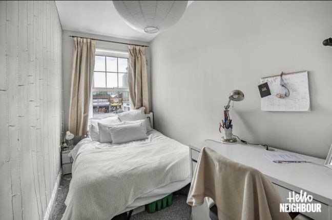 Bedroom in 4 bed household for rent! Main Photo