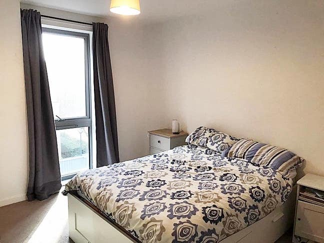Large Double Room with En Suite Main Photo