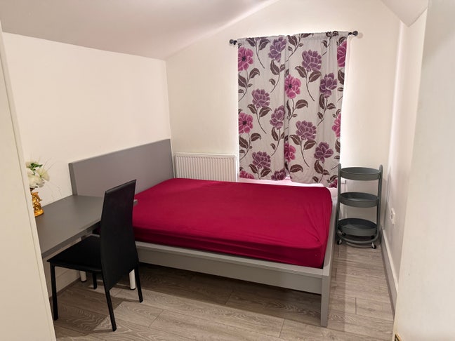 Bright Double room-4 minutes to UptonParkStation  Main Photo