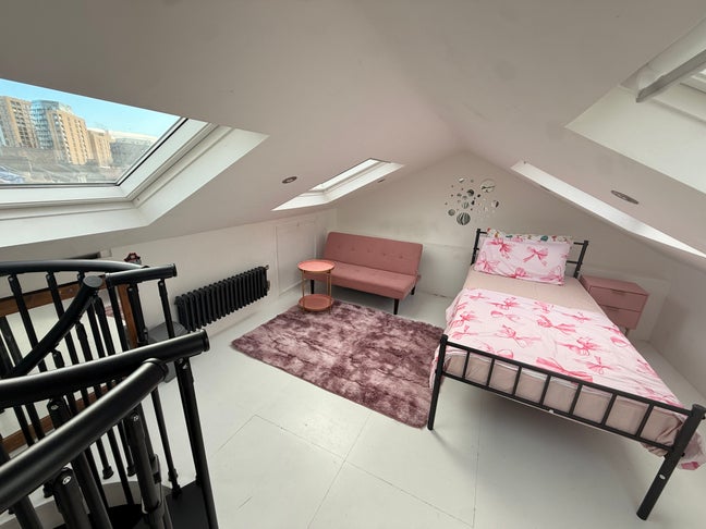 7 min DLR to London Bridge (short term acceptable) Main Photo