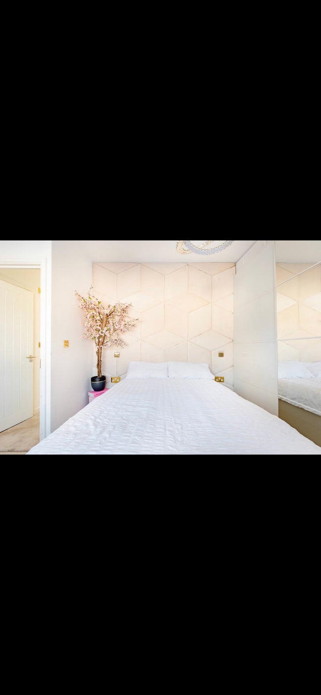 Double room rent dagenham (female preferred)  Main Photo