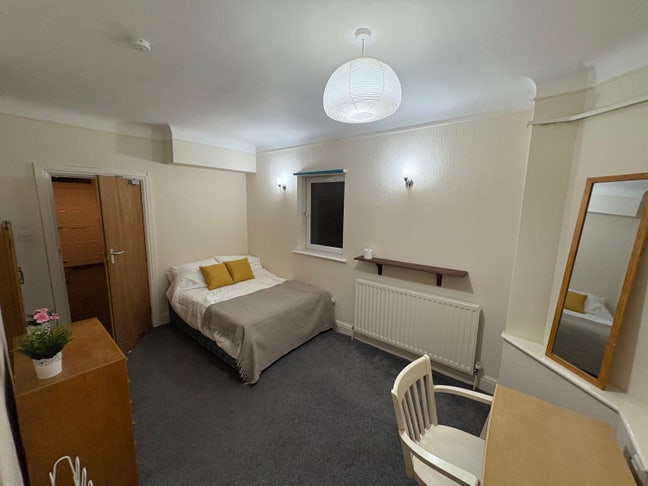 Double Rooms For Rent Heathwood Road Main Photo
