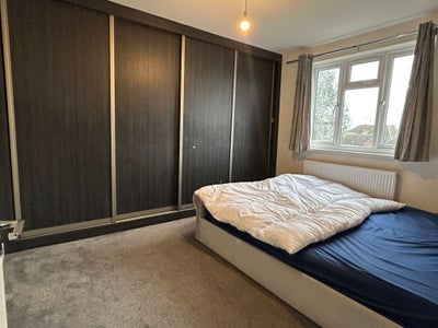 Spacious Room to Let - Close to Transport  Main Photo
