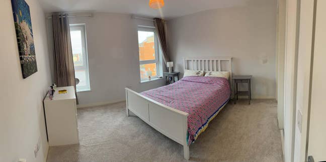 Bright ensuite room in modern flat  all bills incl Main Photo