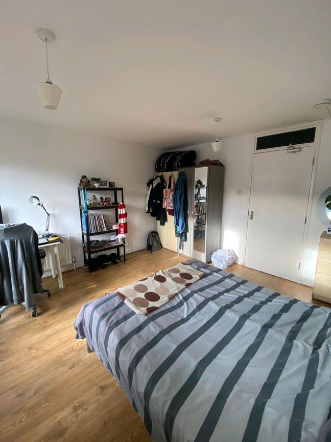 Large double room available near Oval Station Main Photo