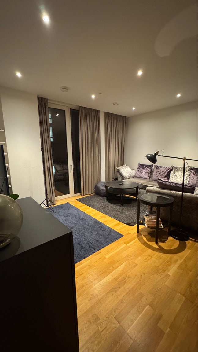 En-suite room in East Village  Main Photo