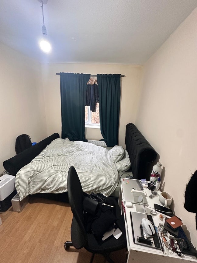 1 bed room in a 3 bed house close to Elizabeth ln. Main Photo