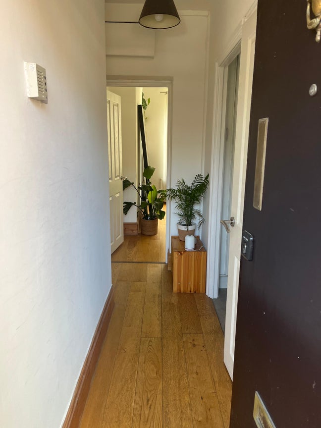 Cozy & Bright Double Room by Oval & Vauxhall Main Photo