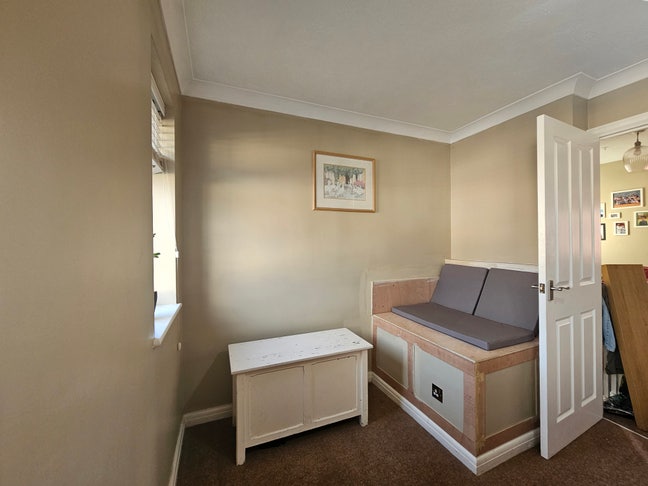 Lovely room available for professiinals and couple Main Photo