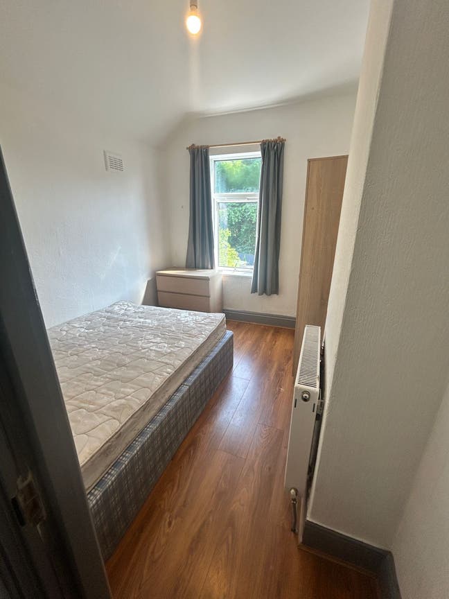 Furnished Room – Available Until June Main Photo