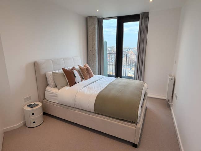 Modern 1-Bedroom Flat in Canary Wharf Main Photo