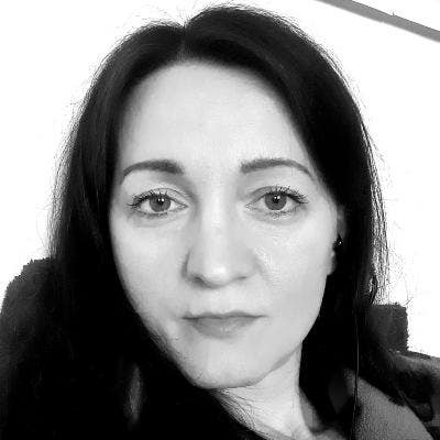 Professional Female seeks a single or double room Main Photo