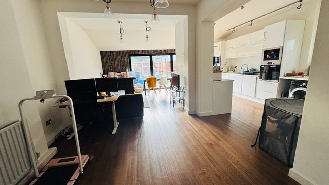 Double room available - Purley Main Photo