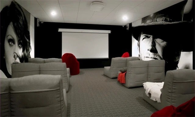 Studio rental in the downtown area in Northampton  Main Photo