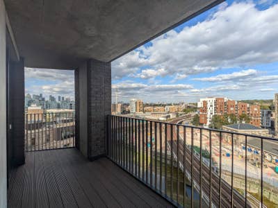 Flatmate wanted to share 2B1B in Greenwich Main Photo