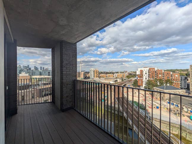 Flatmate wanted to share 2B1B in Greenwich Main Photo