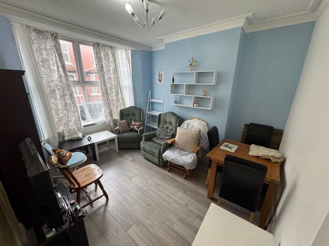 3 Bedroom House Available, Short Let Allowed. Main Photo