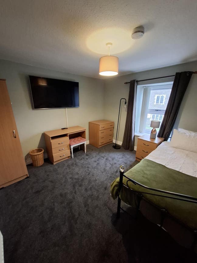 Single Room in a terraced house. Shared facilities Main Photo