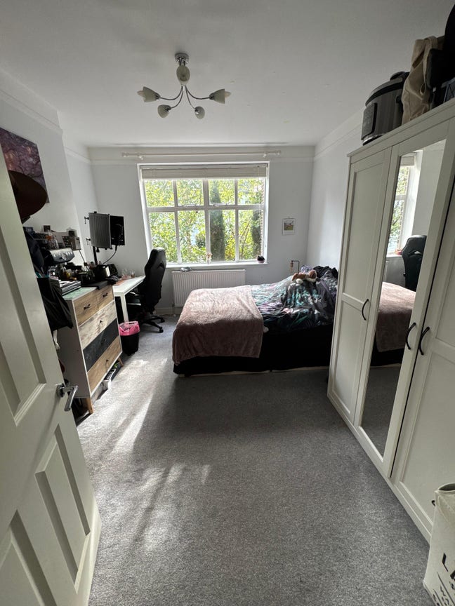 Bright, spacious double room in calm flat | NW6 Main Photo
