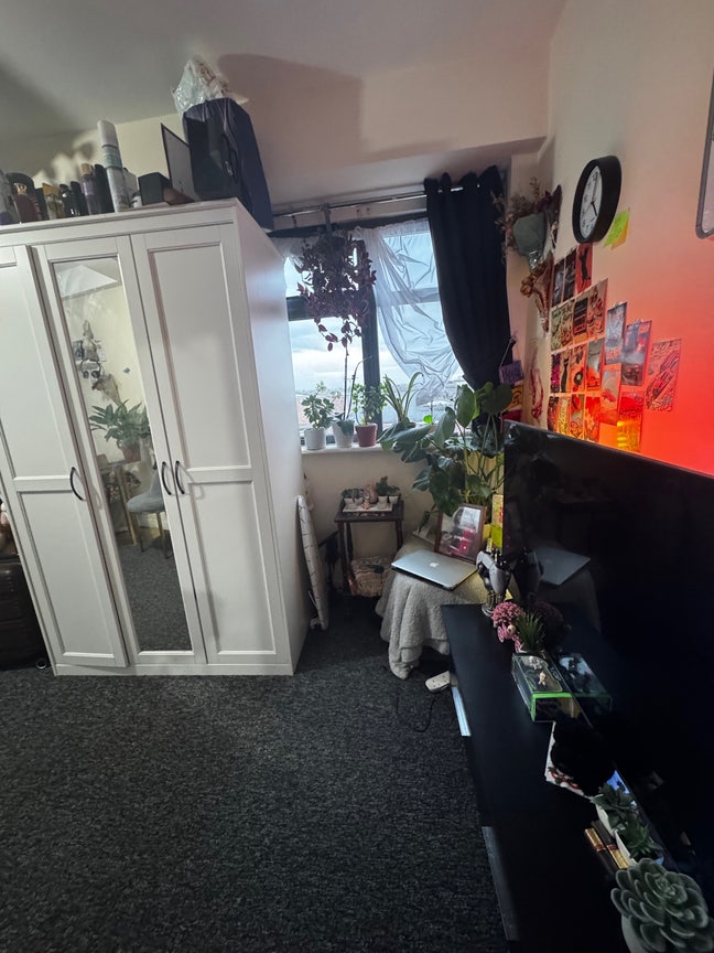 3 bed space room available  Main Photo