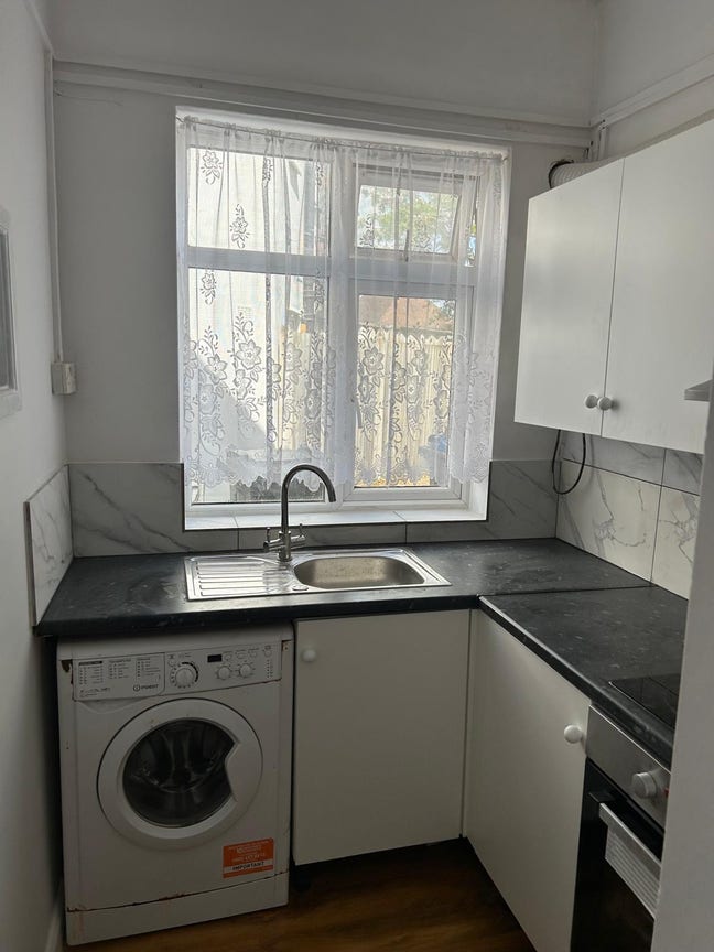 Bills Included 1 Bed Flat Next to Tesco 24Hrs Main Photo