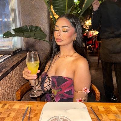 Professional Female seeks a single or double room Main Photo