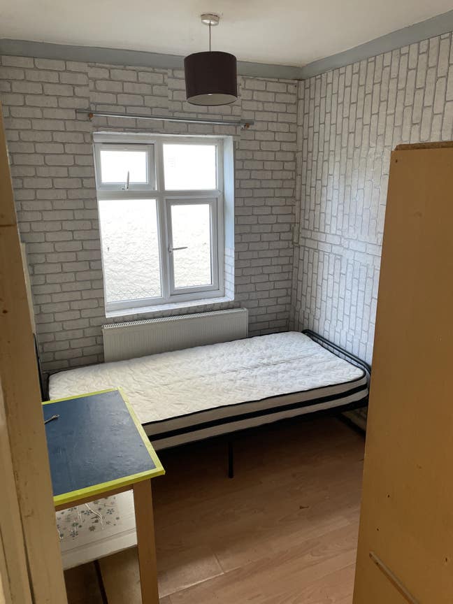 Single Room with Double Bed to rent Main Photo