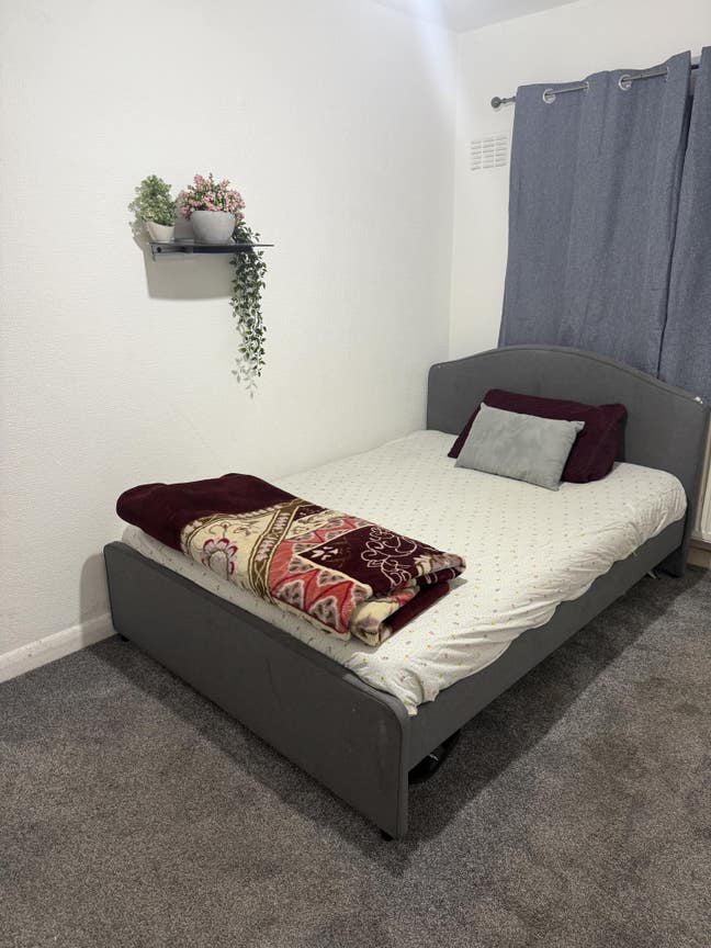 Room available for rent in a 2 bedroom flat. Main Photo