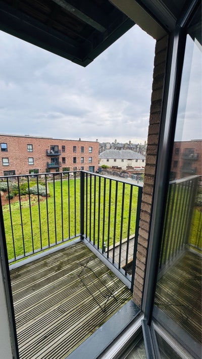 Bright en-suite all bills included Main Photo