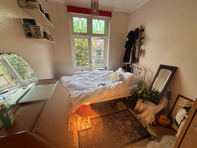 Single bed in Redland  Main Photo