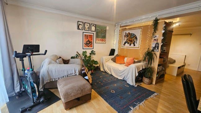 Studio size room, private living space nr hospital Main Photo