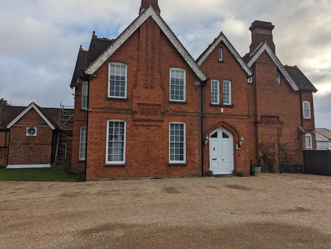 Enormous room in flat in manor house inc bills  Main Photo