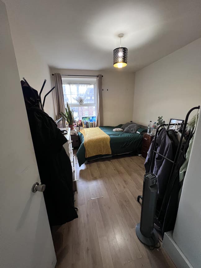 Large Spacious Double Bedroom Available ASAP Main Photo