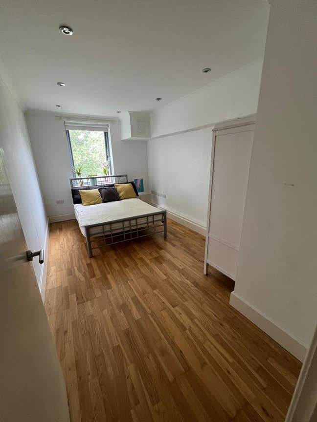 Looking for flat mate south croydon Main Photo