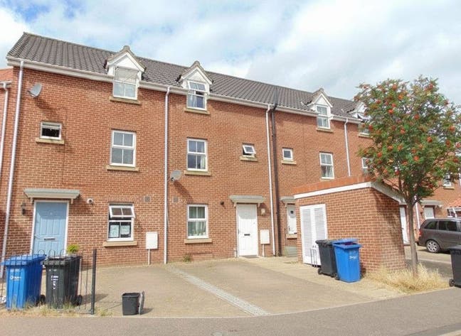 Prime Location Room Main Photo