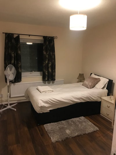 2 rooms in flat SE28 Main Photo