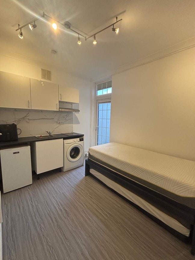 Studio west Hendon  Main Photo