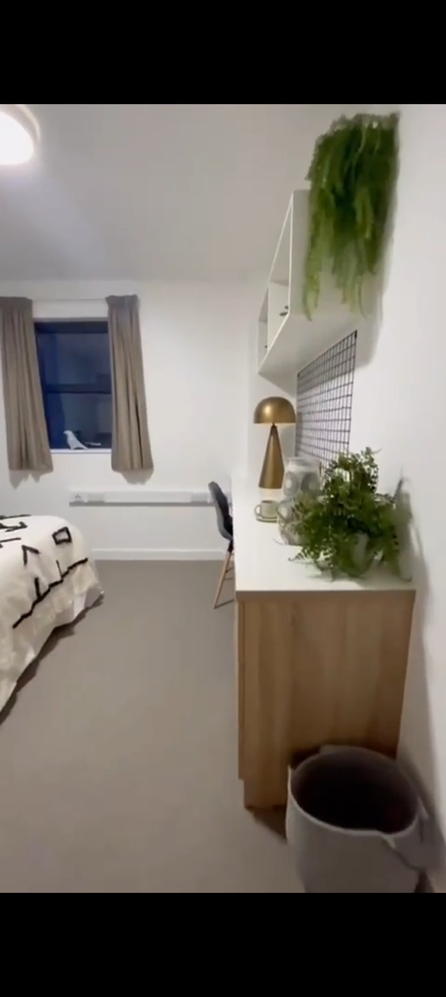 Single Ensuite room-&pound;550 pcm(Bills & council tax) Main Photo