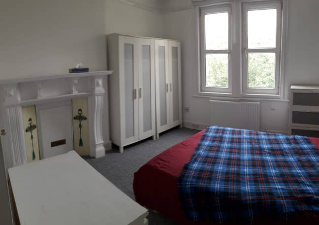 Attractive newly refurbished 3 bedroom flat in Str Main Photo